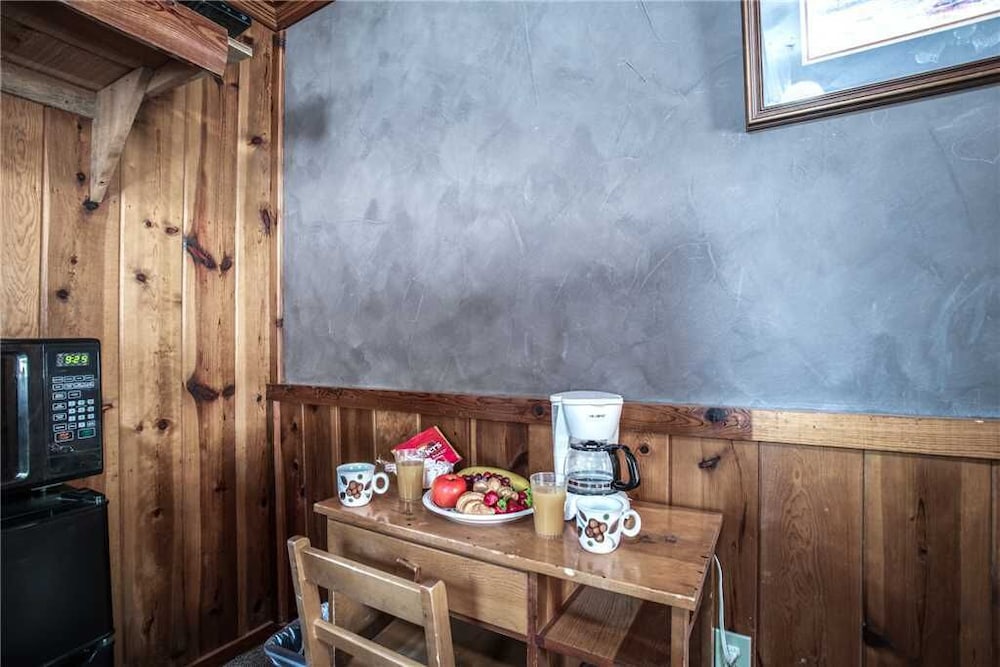 Apache Village 7 Queen Bed Midtown Sleeps 2 - featured photo