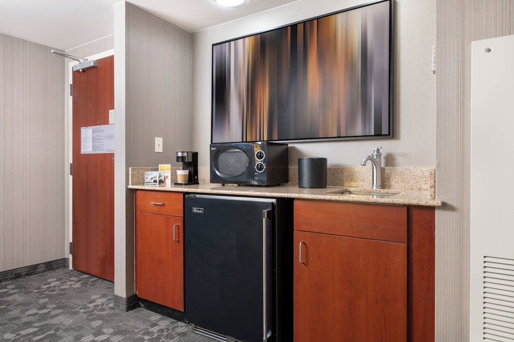 Courtyard by Marriott Newark University of Delaware - photo 10