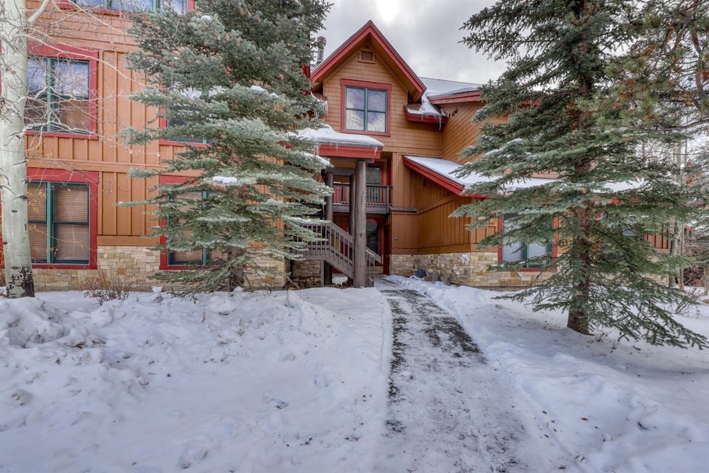 Charming Condo Nestled in the East Keystone Resort Neighborhood Shuttle to Ski Slopes Outdoor Pool and Hot Tub - photo 28