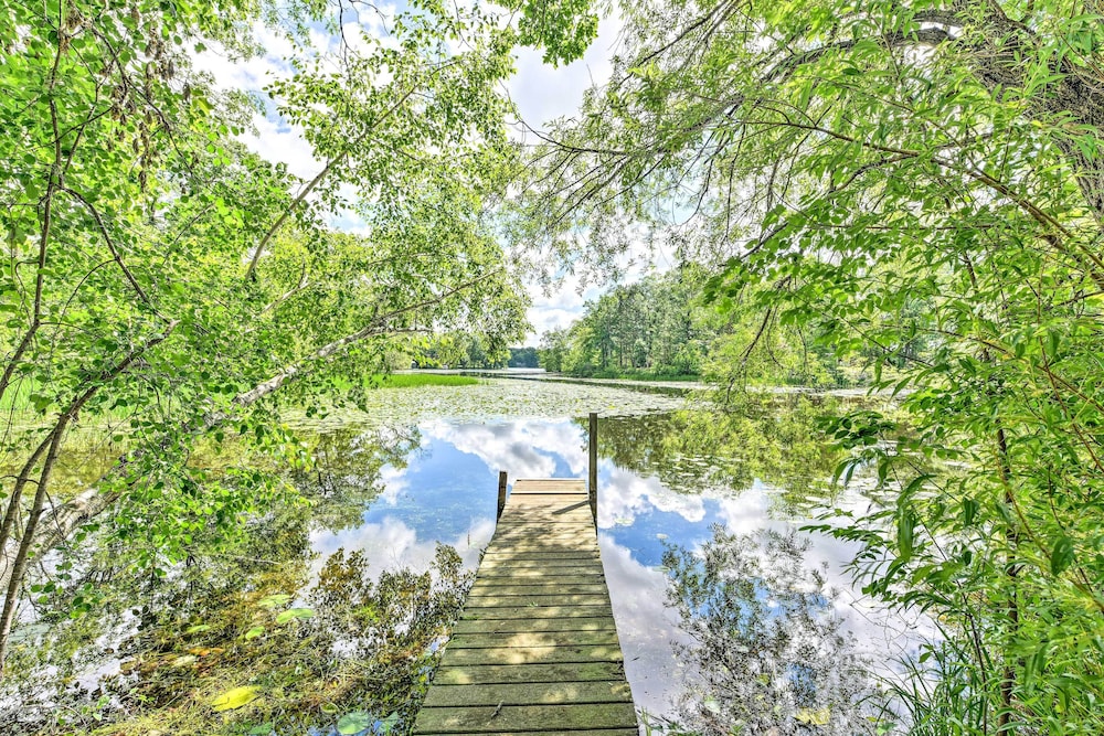 Fishermens Paradise with Fire Pit on Rice Lake — hotel in Rice Lake