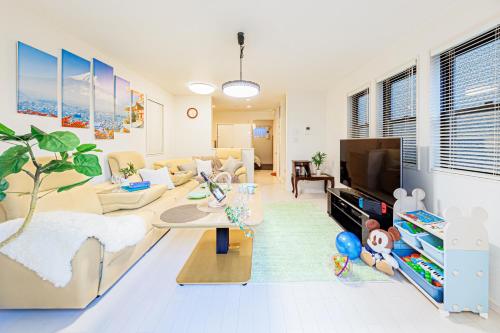CuteFamilyHouse 6minShinjuku 6minSta FreeParking Cozy Bright KidsFree Under6yrs — 4-Star Luxury Hotel in Tokyo, Japan