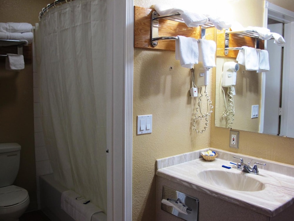 Merrill Field Inn - photo 33