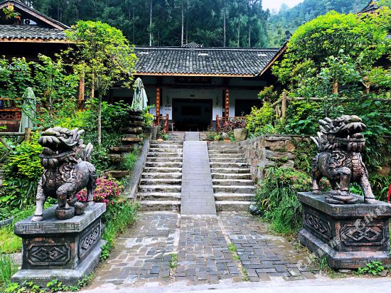Canyon Inn - last minute hotel in Linqiong