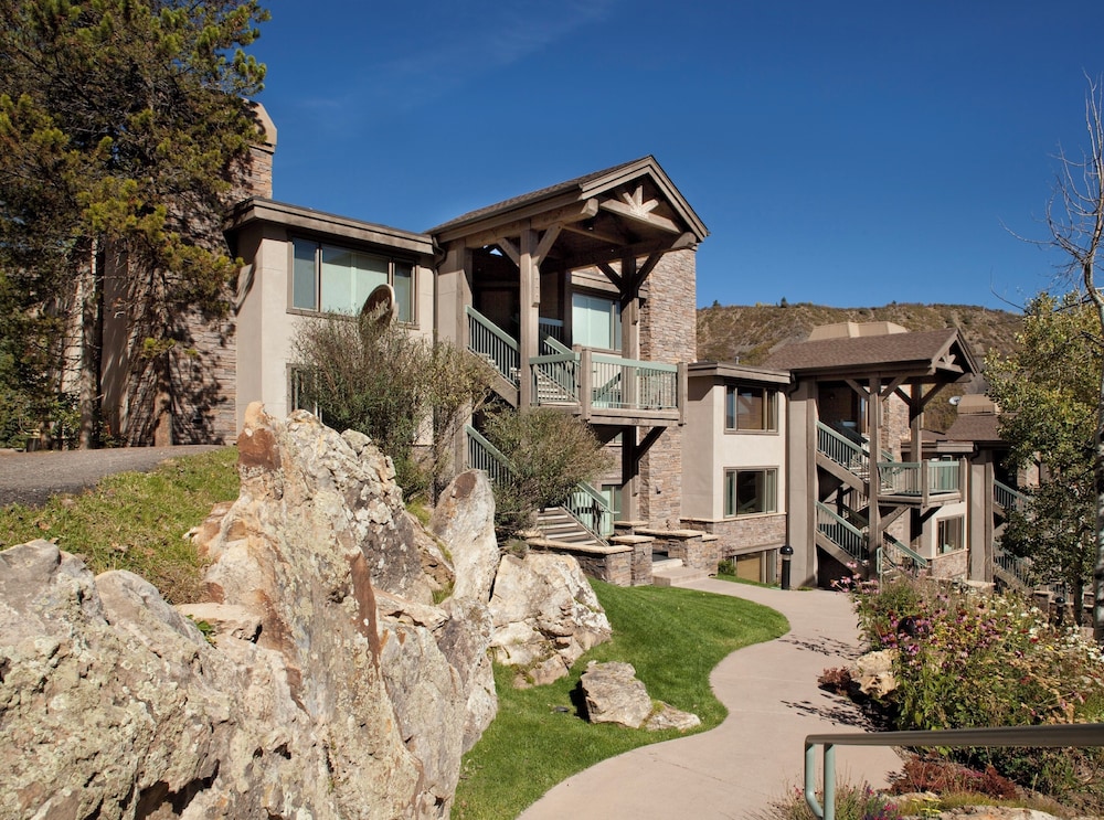 Su Pranu - carbon neutral hotel in Onifai