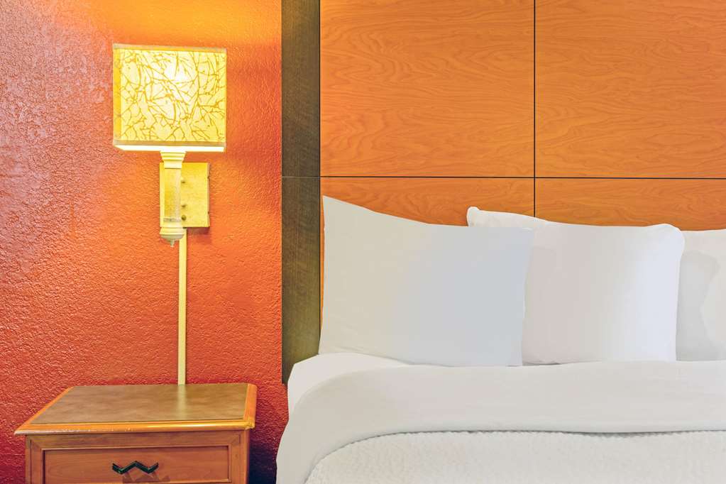 La Quinta Inn by Wyndham Victoria - photo 21