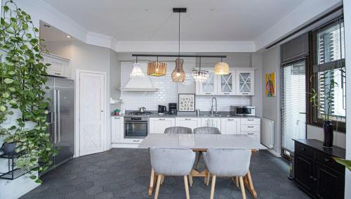 Superior 2BR Apartment In Vake By Wehost