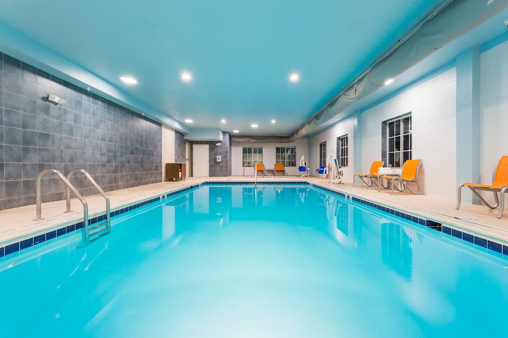 Holiday Inn Express and Suites Petersburg Fort Lee by IHG - photo 27