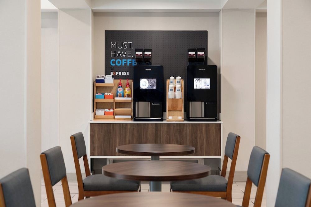 Holiday Inn Express Syracuse Airport by IHG - photo 16