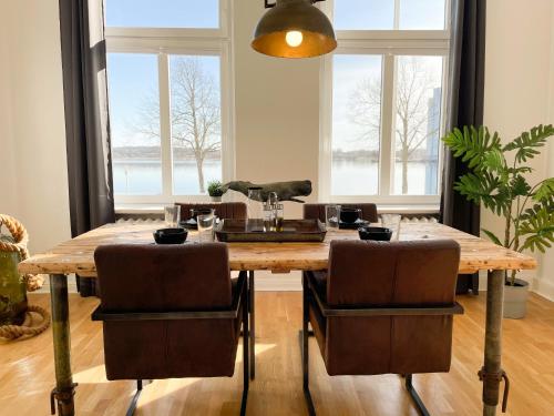 Altbauwohnung mit Schleiblick Erster Stock — 4-Star Luxury Hotel in Schleswig, Germany