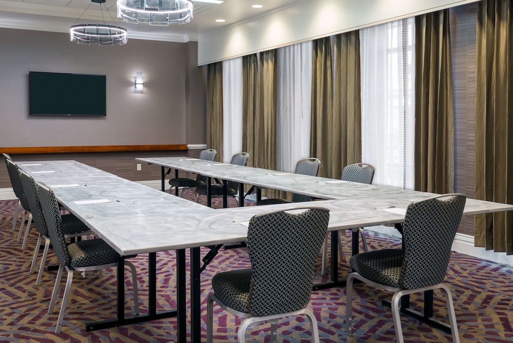 Hampton Inn & Suites Buffalo Downtown - photo 45