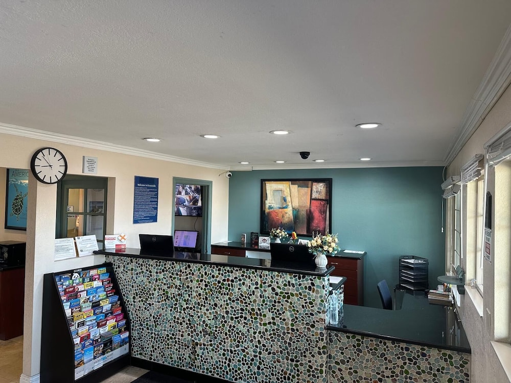 Hotel Avenida Oceanside - photo 4