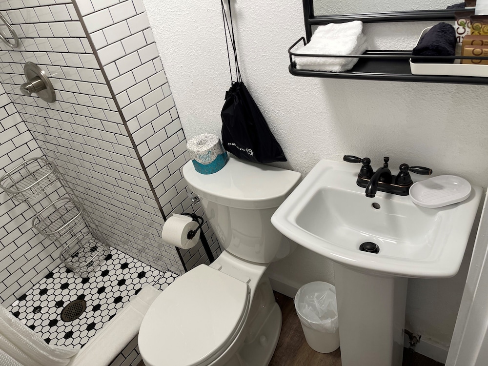 Seaview Motel & Cottages - photo 35