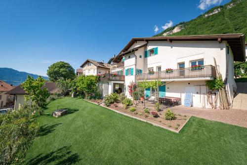 Weishof — 4-Star Luxury Hotel in Termeno, Italy