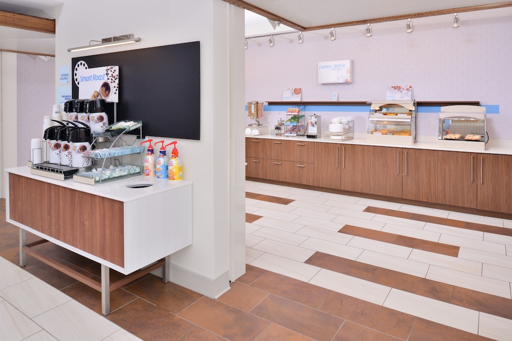 Holiday Inn Express & Suites Madison by IHG - photo 35