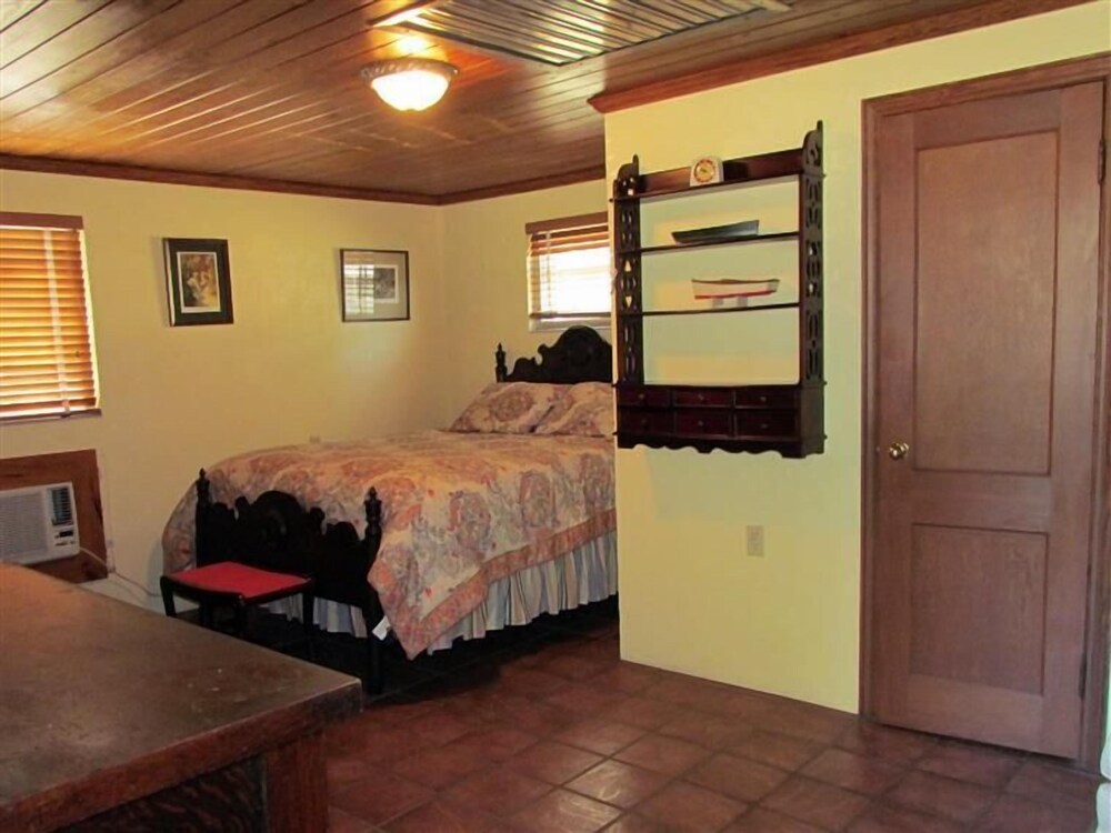 Yearling Restaurant and Cabins - photo 14