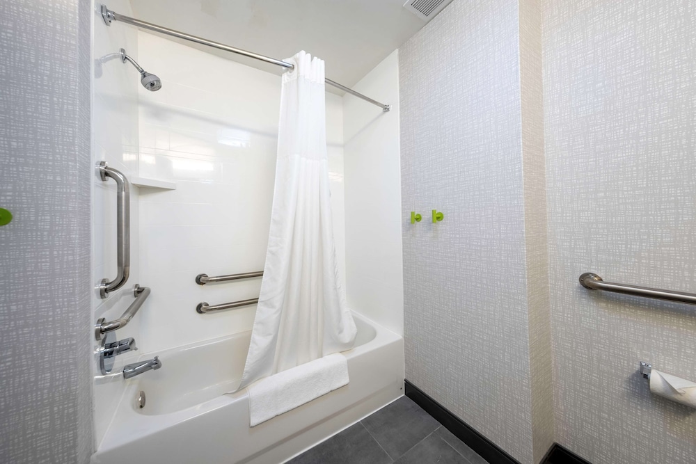 Hampton Inn Swedesboro Philadelphia - photo 24