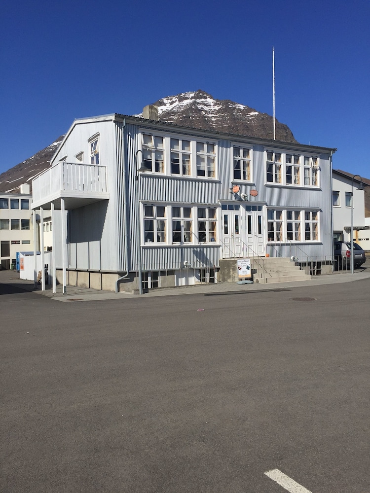 Einarshúsid Guesthouse