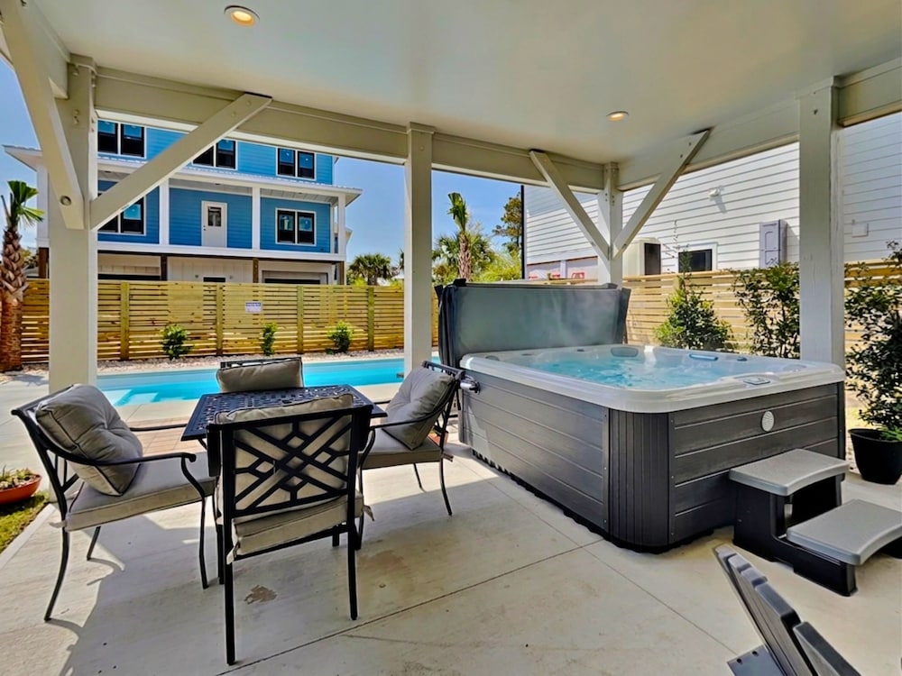 Carolina Bougie — 4-Star Luxury Hotel in Carolina Beach, United States
