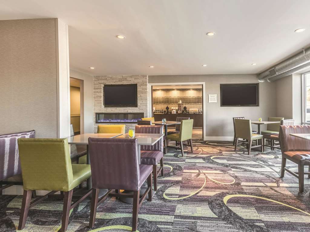 La Quinta Inn & Suites by Wyndham Atlanta Midtown Buckhead - photo 34