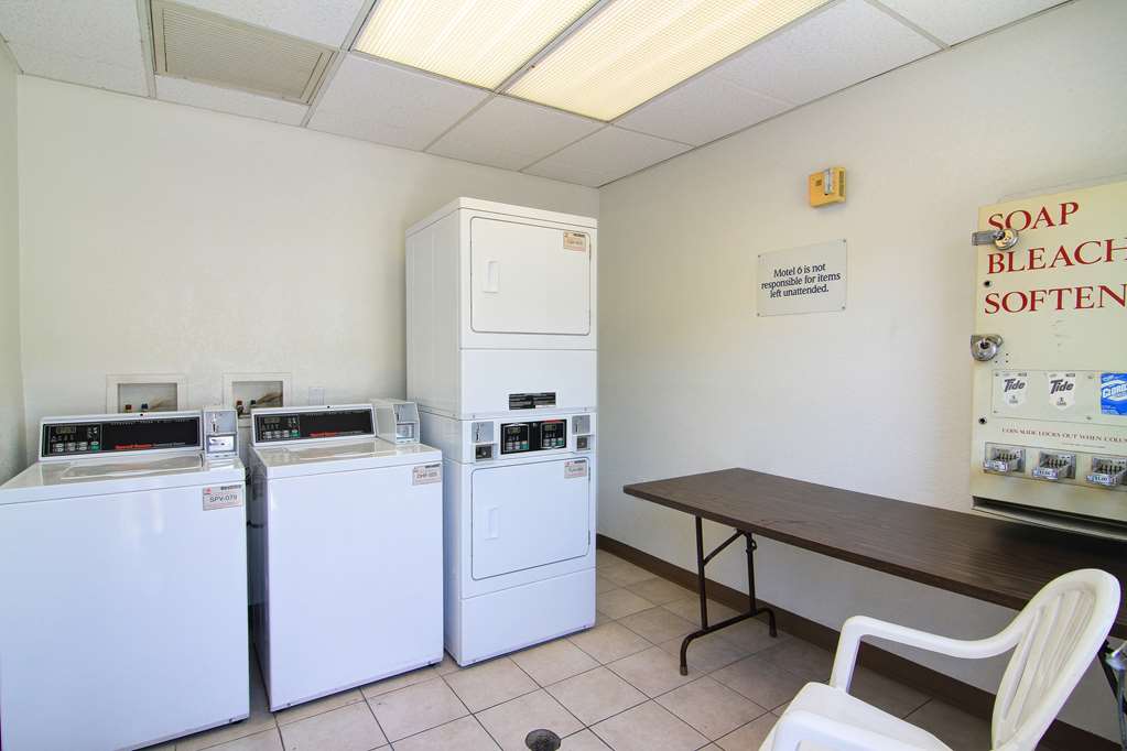 Motel 6 Old town Scottsdale Fashion Square - photo 19