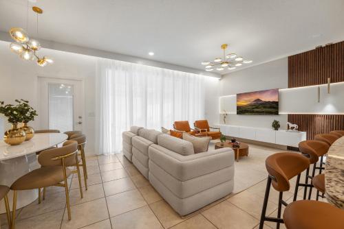 261 Windsor Island 13guests near club 20min Disney in Davenport, United States