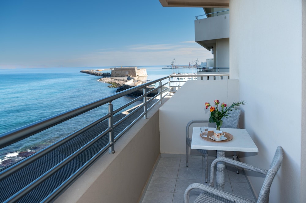 Kronos Hotel - carbon neutral hotel in Irakleion