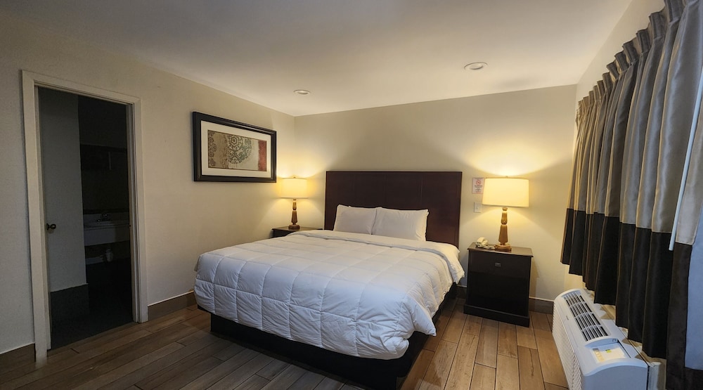 Clear Lakes Inn - photo 14