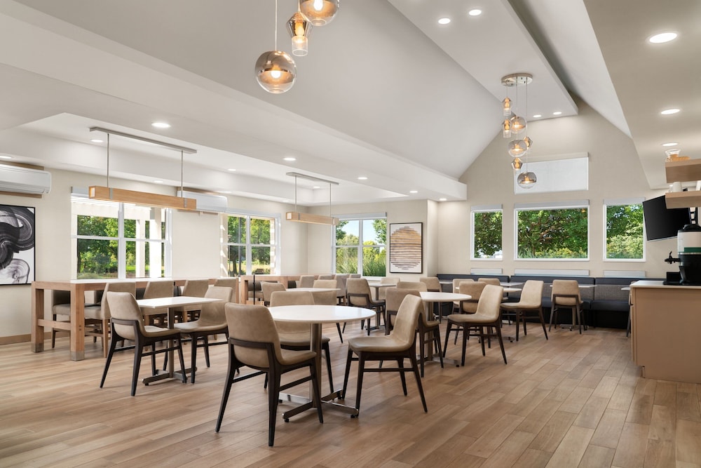 Residence Inn by Marriott Holland - photo 25