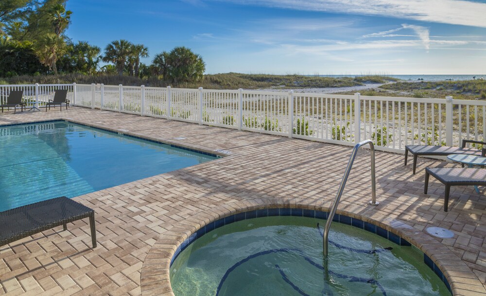 Provident Oceana Beachfront Suites - photo 27