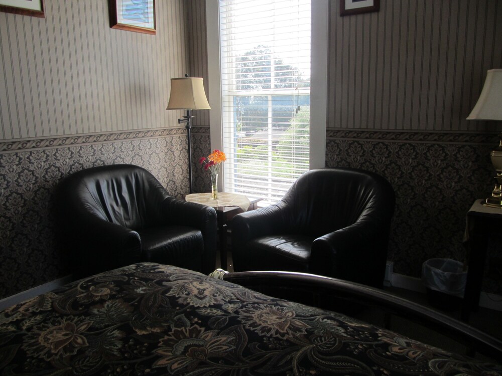 Nicholson House at Beaujolais - photo 14