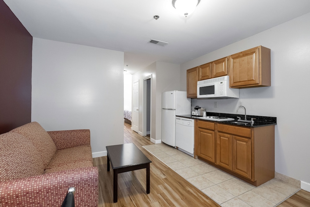 Red Roof Inn & Suites Wilson - photo 14