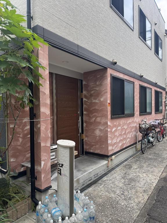 Tomo Tsuruhashi Guesthouse — 5-Star Luxury Hotel in Osaka, Japan