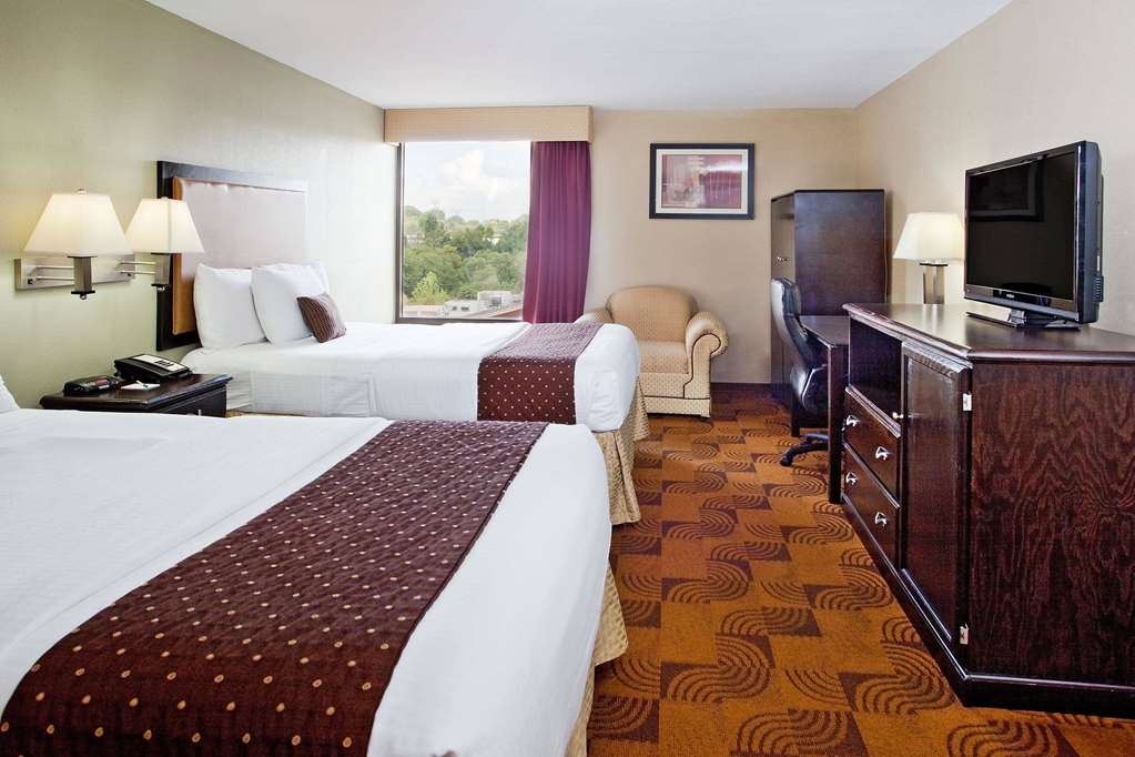 La Quinta Inn & Suites by Wyndham Memphis Airport Graceland - photo 15