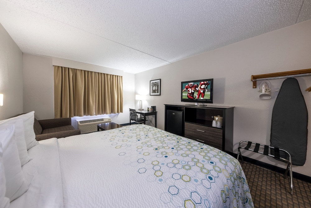 HomeTown Inn by Red Roof East Syracuse - photo 11