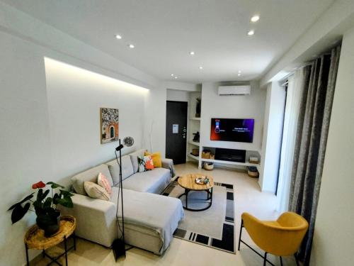 Floral Home 1 ground floor apt private parking — 4-Star Luxury Hotel in Athens, Greece