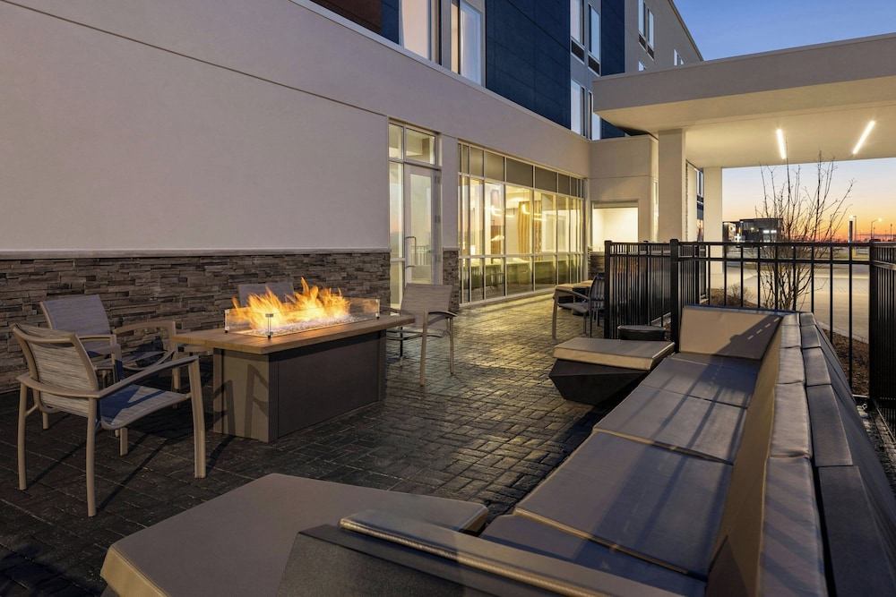 Springhill Suites BY Marriott Bettendorf - photo 26