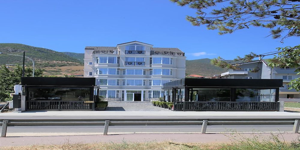 Pashkaj Hotel — hotel in Udenisht