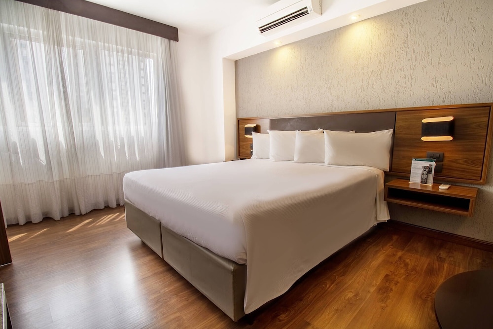 Hotel Deville Business Curitiba