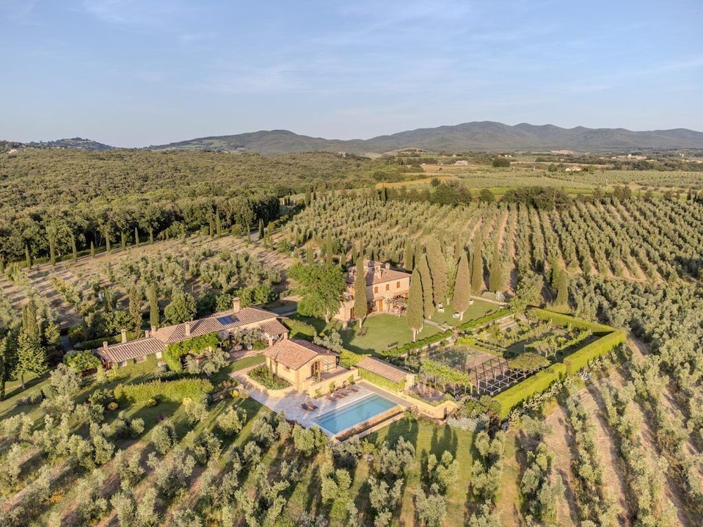 Podere Le Mezzelune - carbon neutral hotel in Bibbona