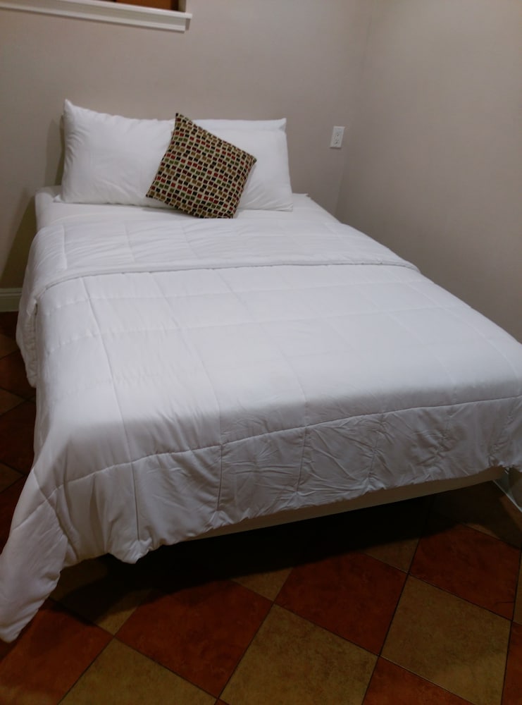 Monterey Inn Hotel - photo 7