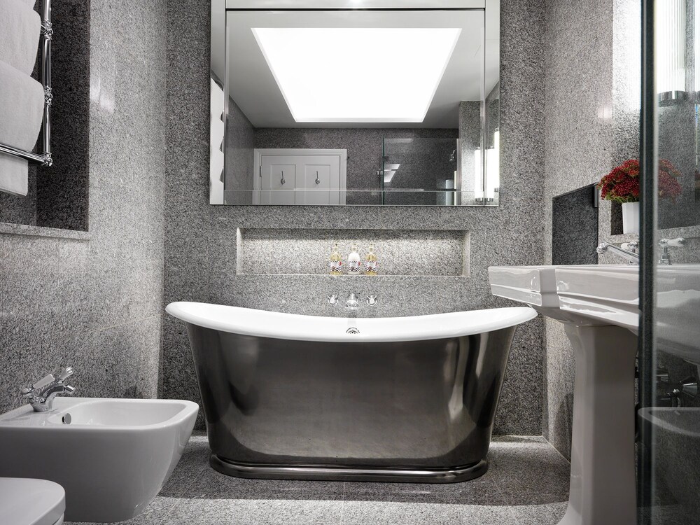 The Whitby Hotel - photo 34