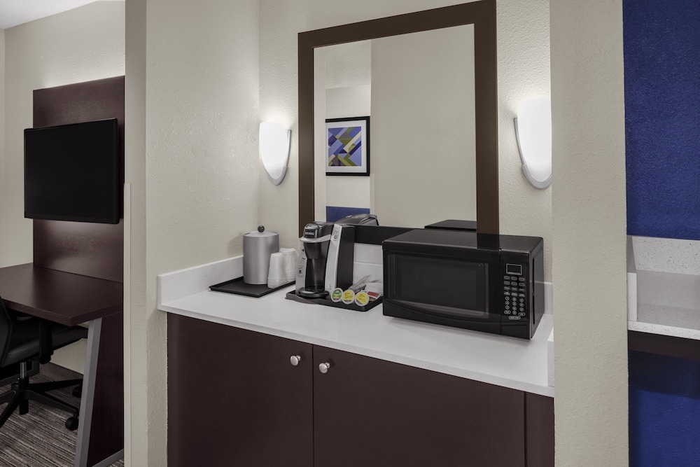 Holiday Inn Express & Suites Asheville SW Outlet Ctr Area by IHG - photo 9