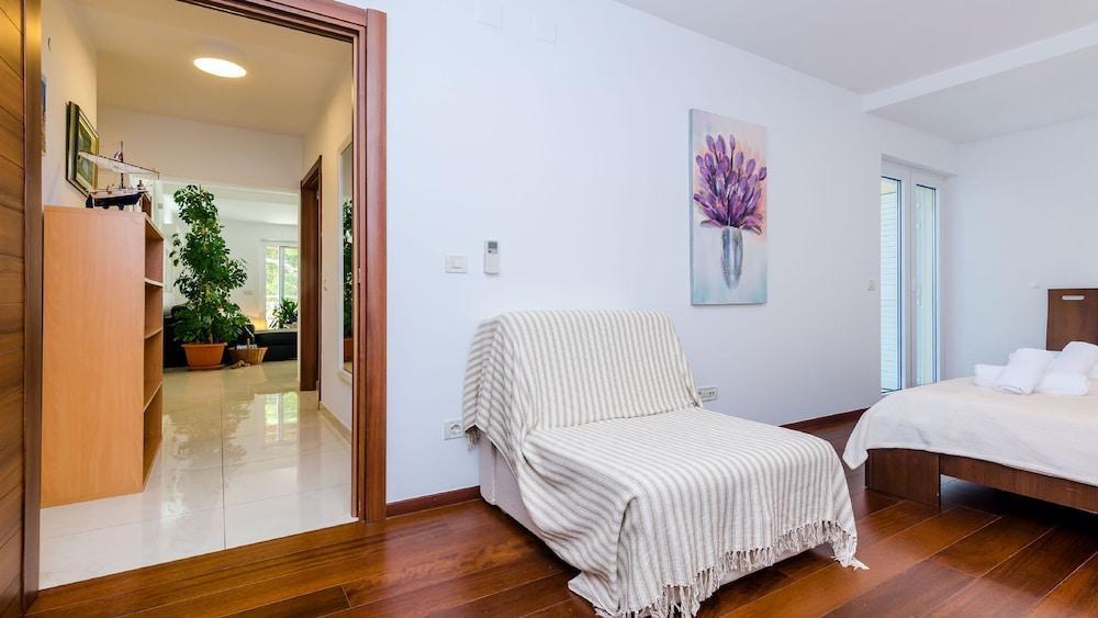 Blue Lagoon Apartment — 4-Star Luxury Hotel in Dubrovnik, Croatia