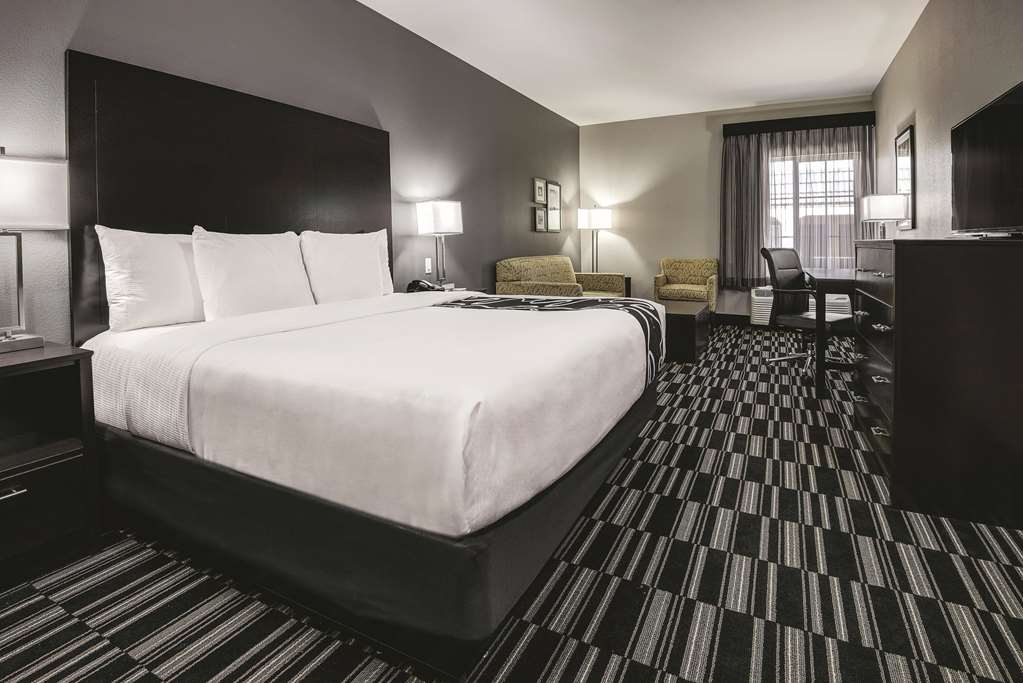 La Quinta Inn & Suites by Wyndham Fort Worth West I 30 - photo 11