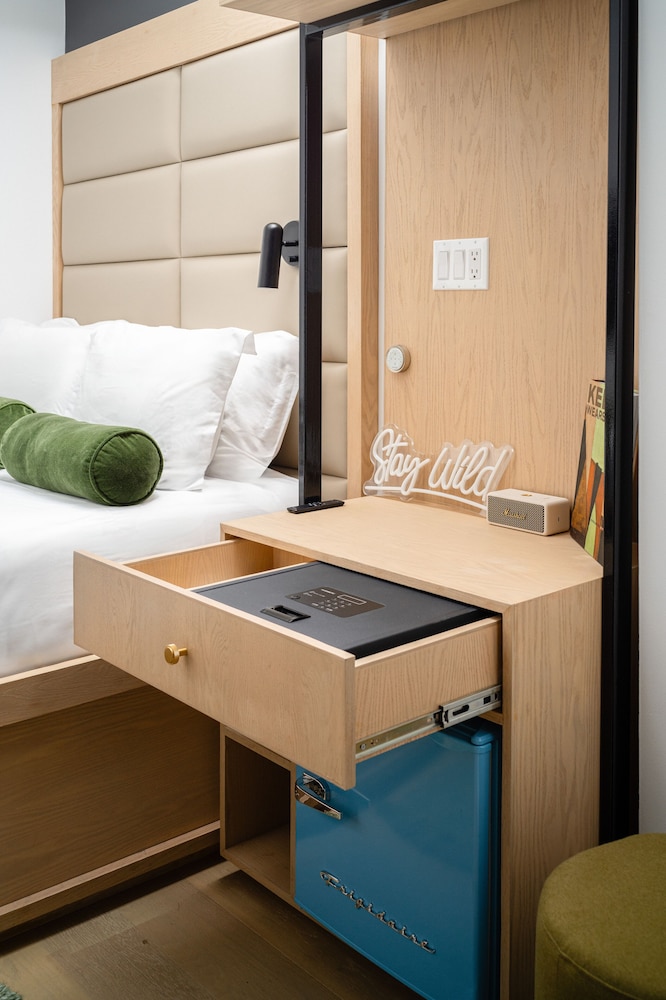 Little Charlie Hotel - photo 7