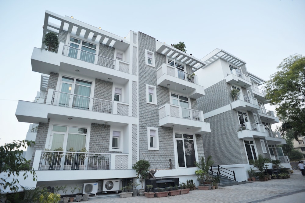 Mantra Amaltas — 4-Star Luxury Hotel in New Delhi, India
