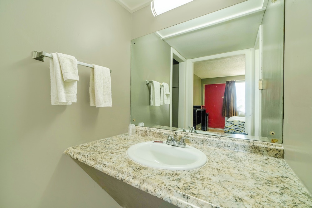 Lamplighter Inn By OYO Independence - photo 45