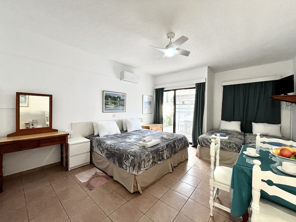 79 AN Stay Nissi Chrysland Studio 110