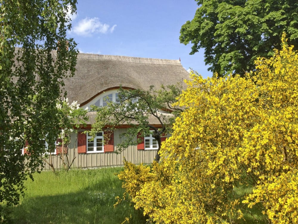 Old Shipman's House Comfortable Holiday Residence — 4-Star Luxury Hotel in Ostseebad Prerow, Germany