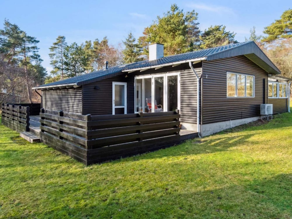 Lovely Summer House With Bornholm Atmosphere — 4-Star Luxury Hotel in Akirkeby, Denmark